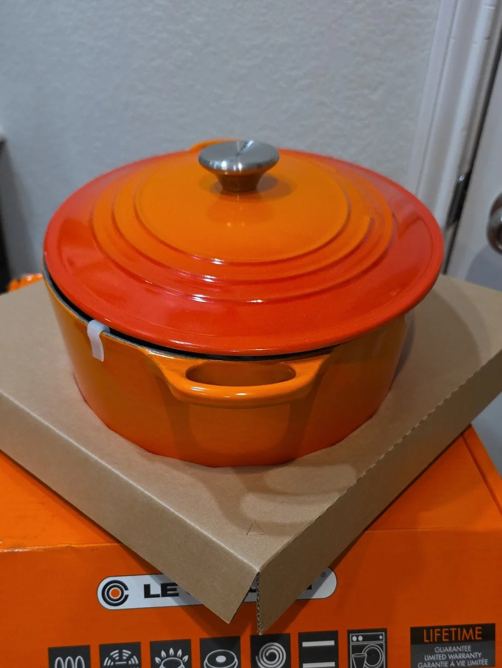 Le Creuset 8QT Enamel Cast Iron Oval Dutch Oven- Flame
